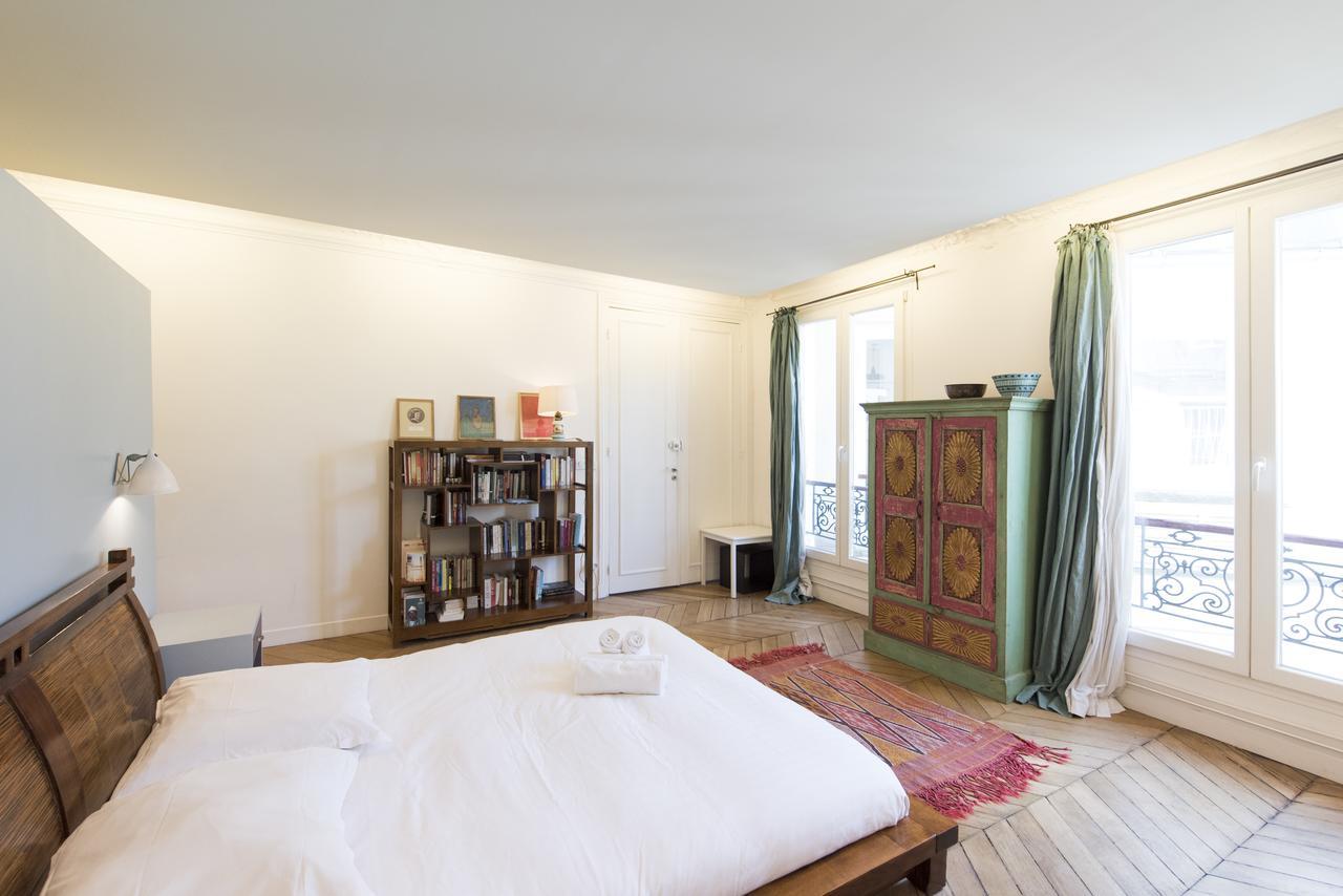 Veeve - Balcony Over The Tree-lined Boulevard Appartement *