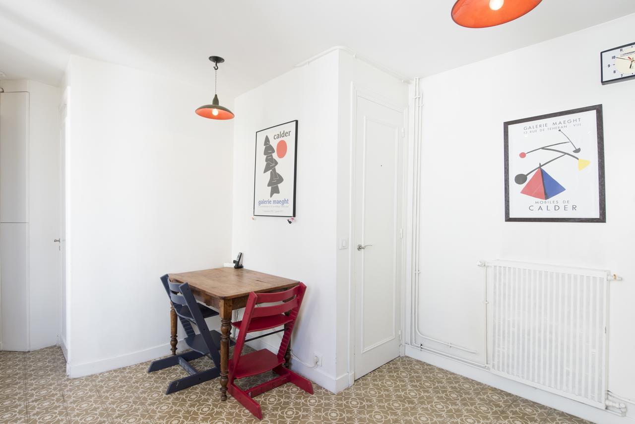 Veeve - Balcony Over The Tree-lined Boulevard Appartement