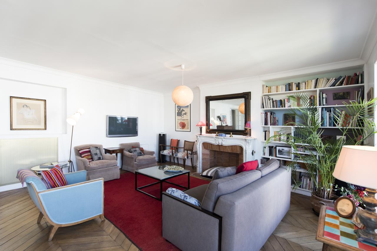 Veeve - Balcony Over The Tree-lined Boulevard Appartement Paris