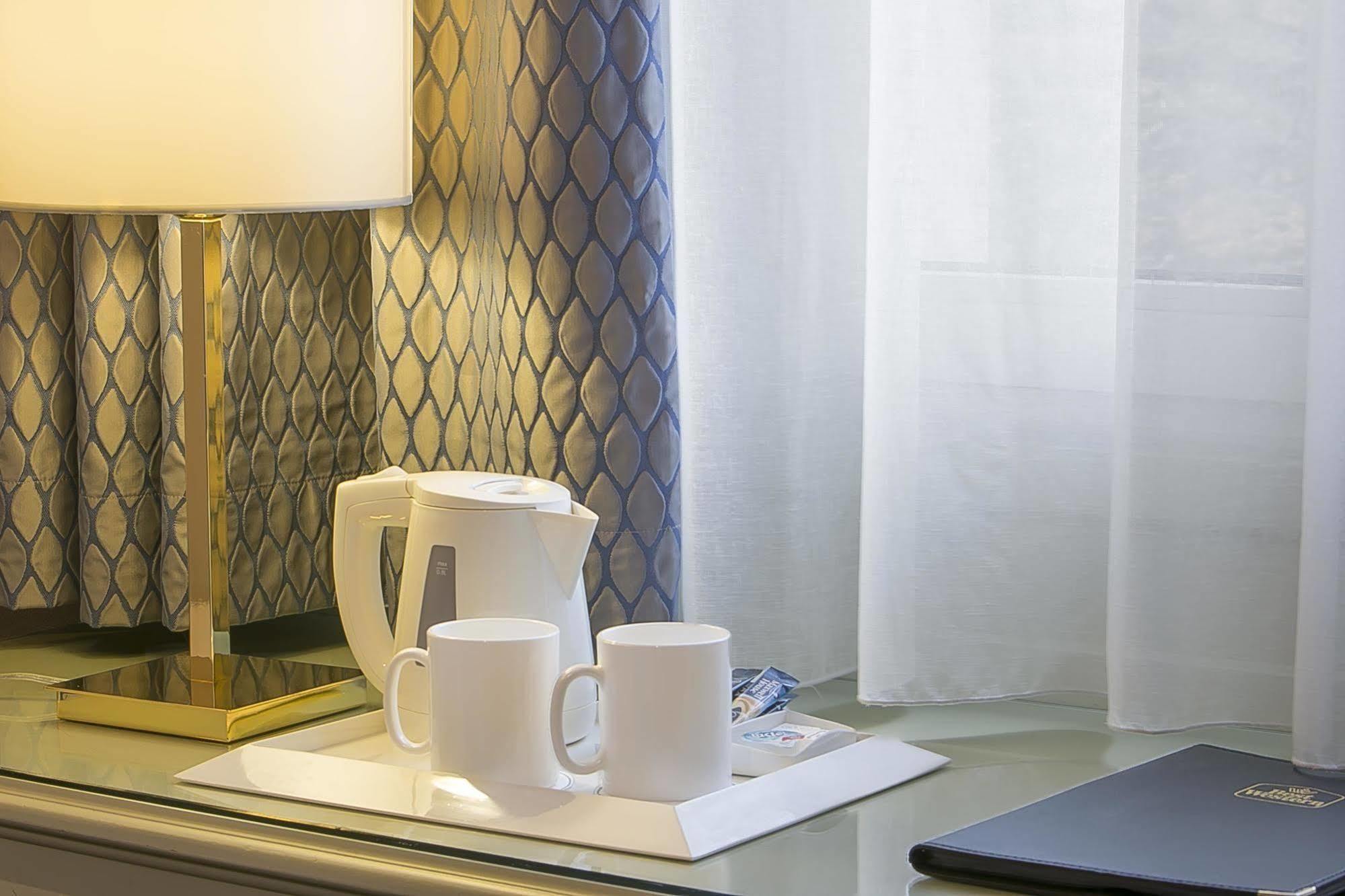 Best Western Au Trocadero Hotel
