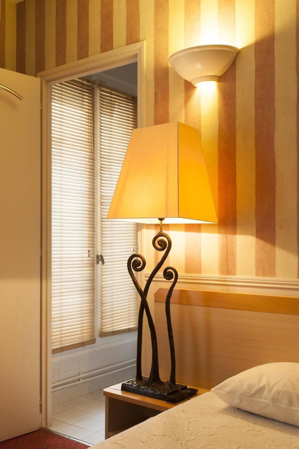 De L'avre 3* Paris