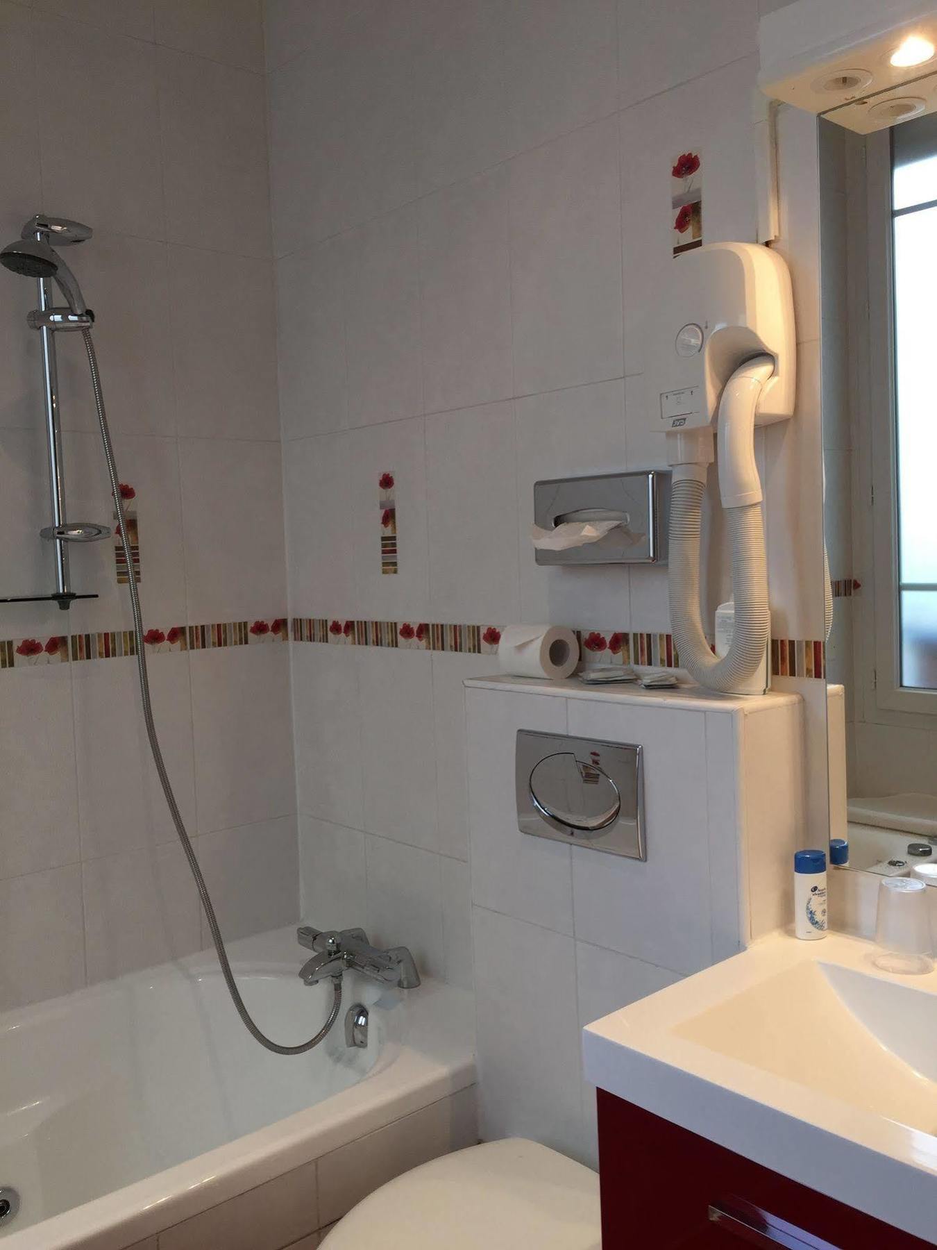 Les Chansonniers Hotel 3*