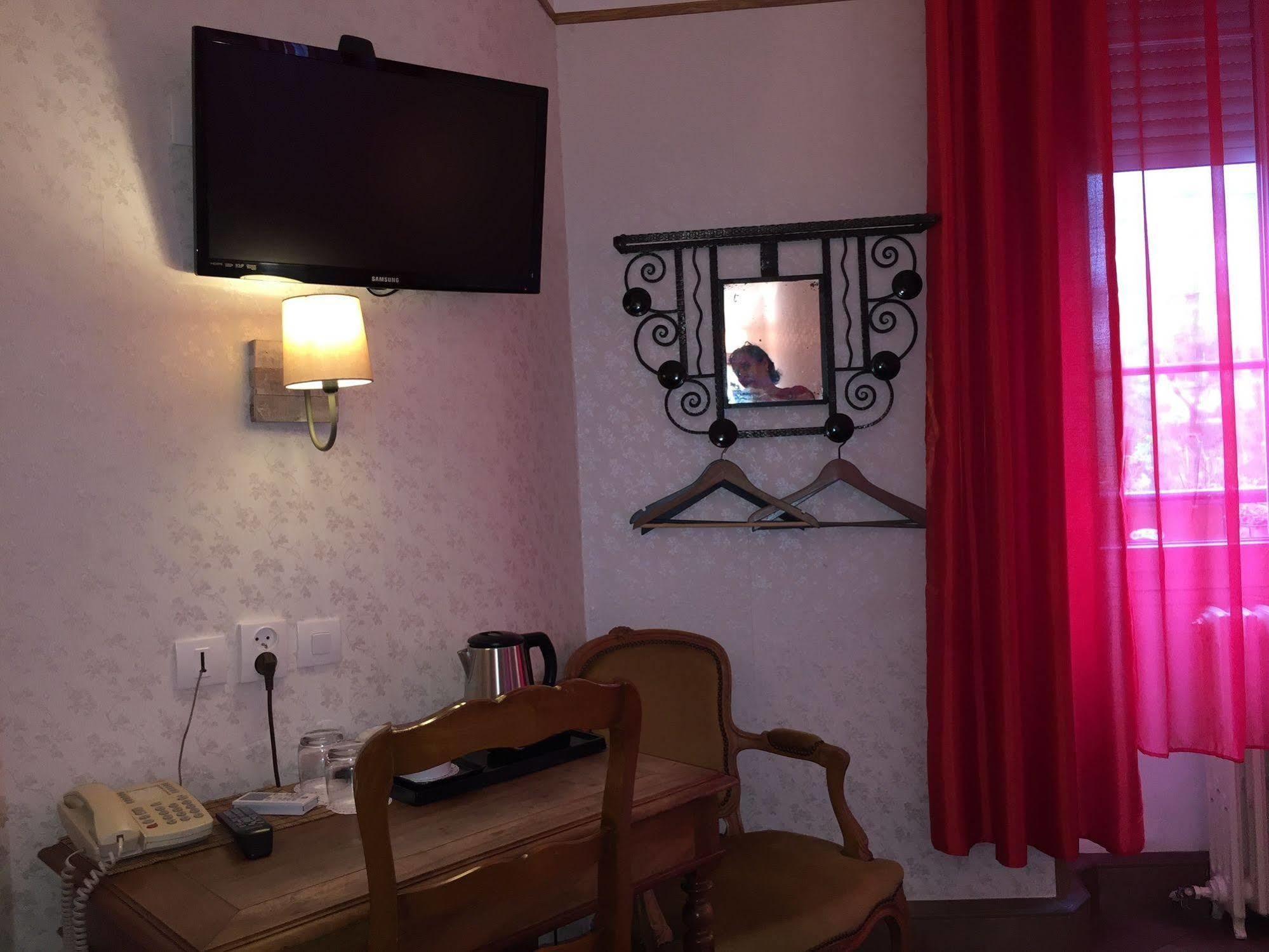 Les Chansonniers Hotel Paris