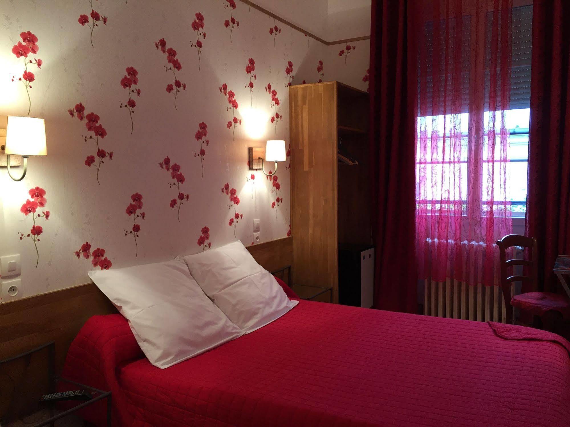 Hotel Les Chansonniers Paris