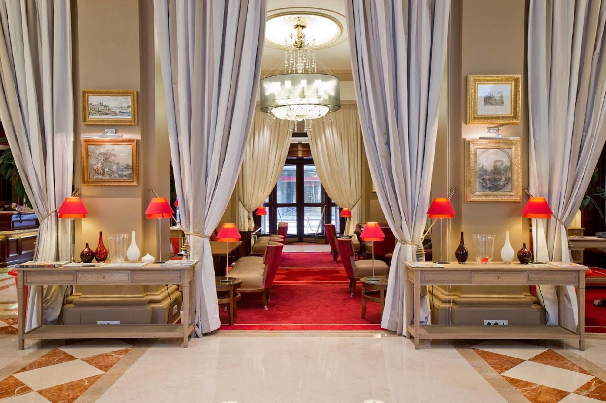 Hotel California Champs Elysées 4*