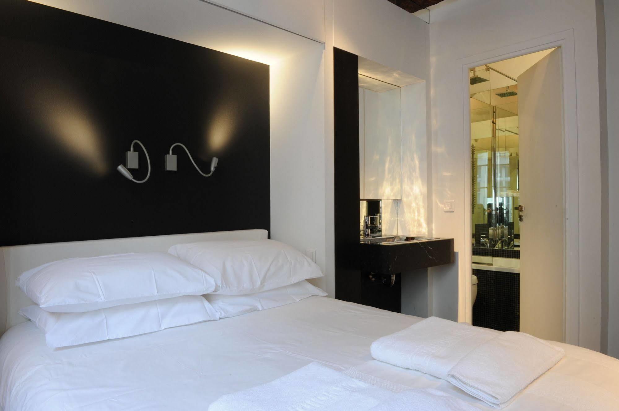 Boutique De La Place Des Vosges Hotel Paris