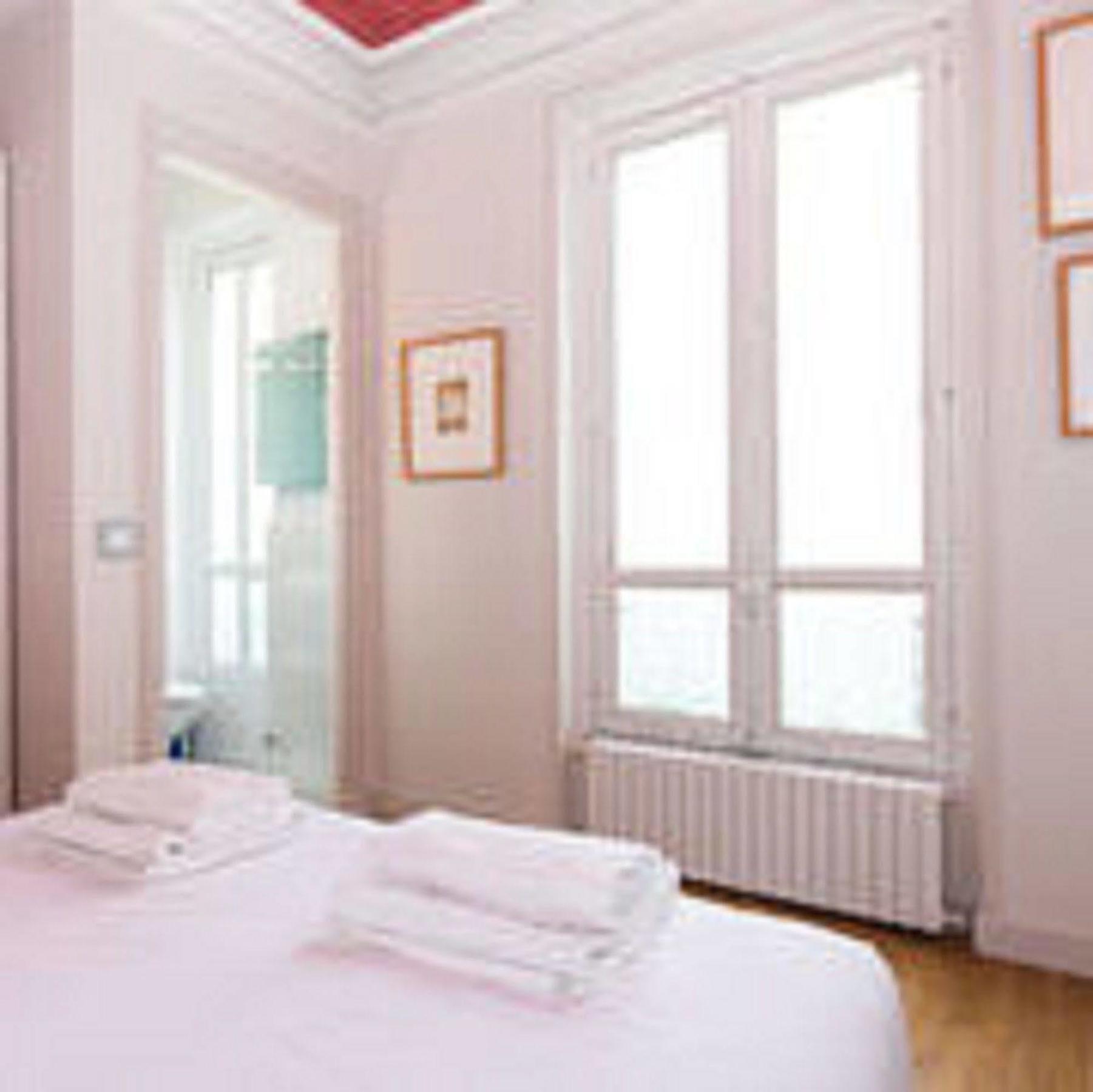 Family Elysees Apartment Paris