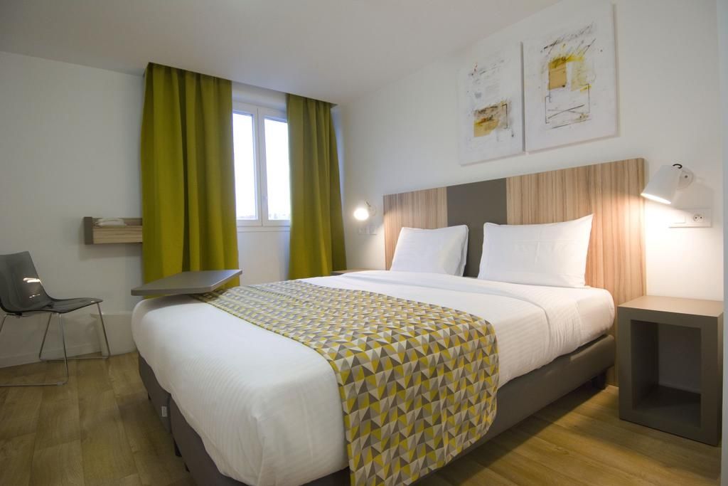 Hotel In 13
