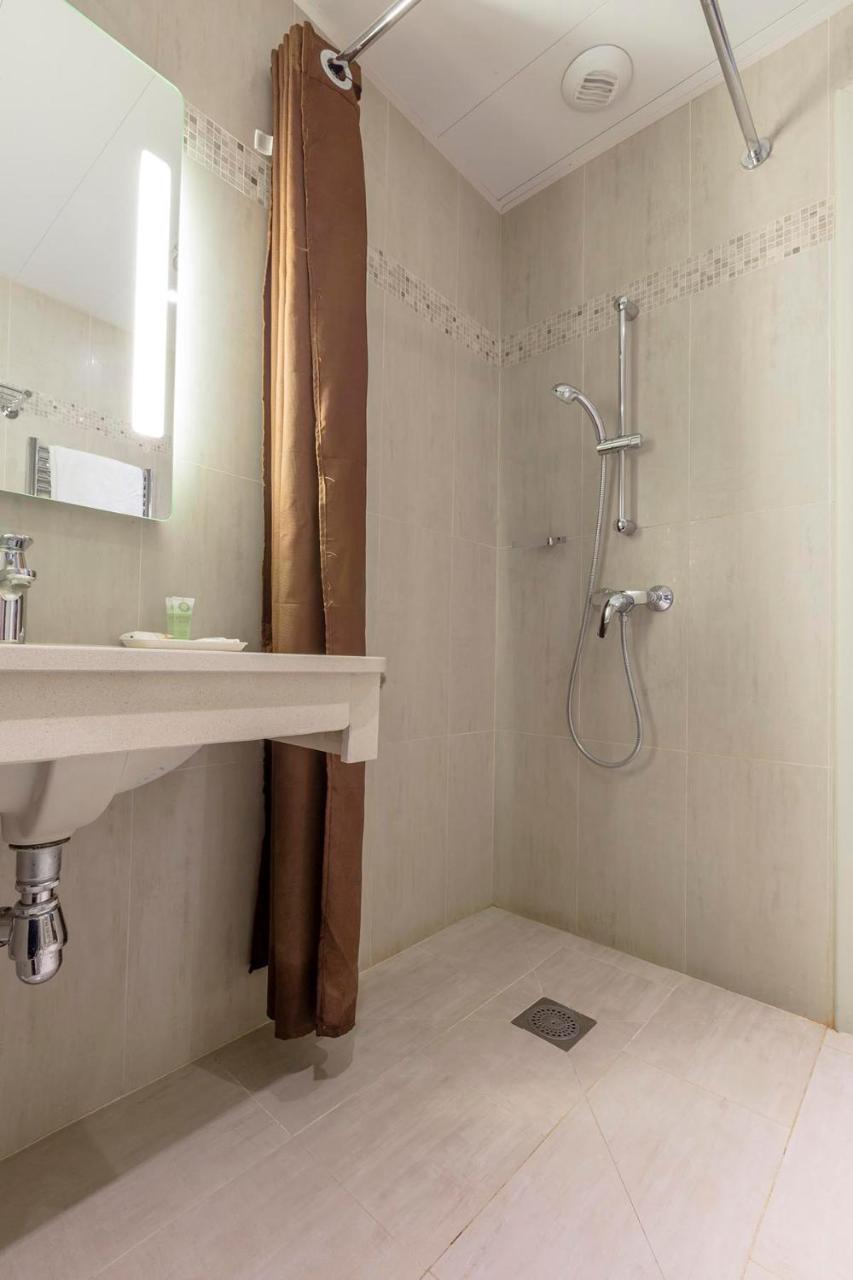 Best Western Au Trocadero Hotel