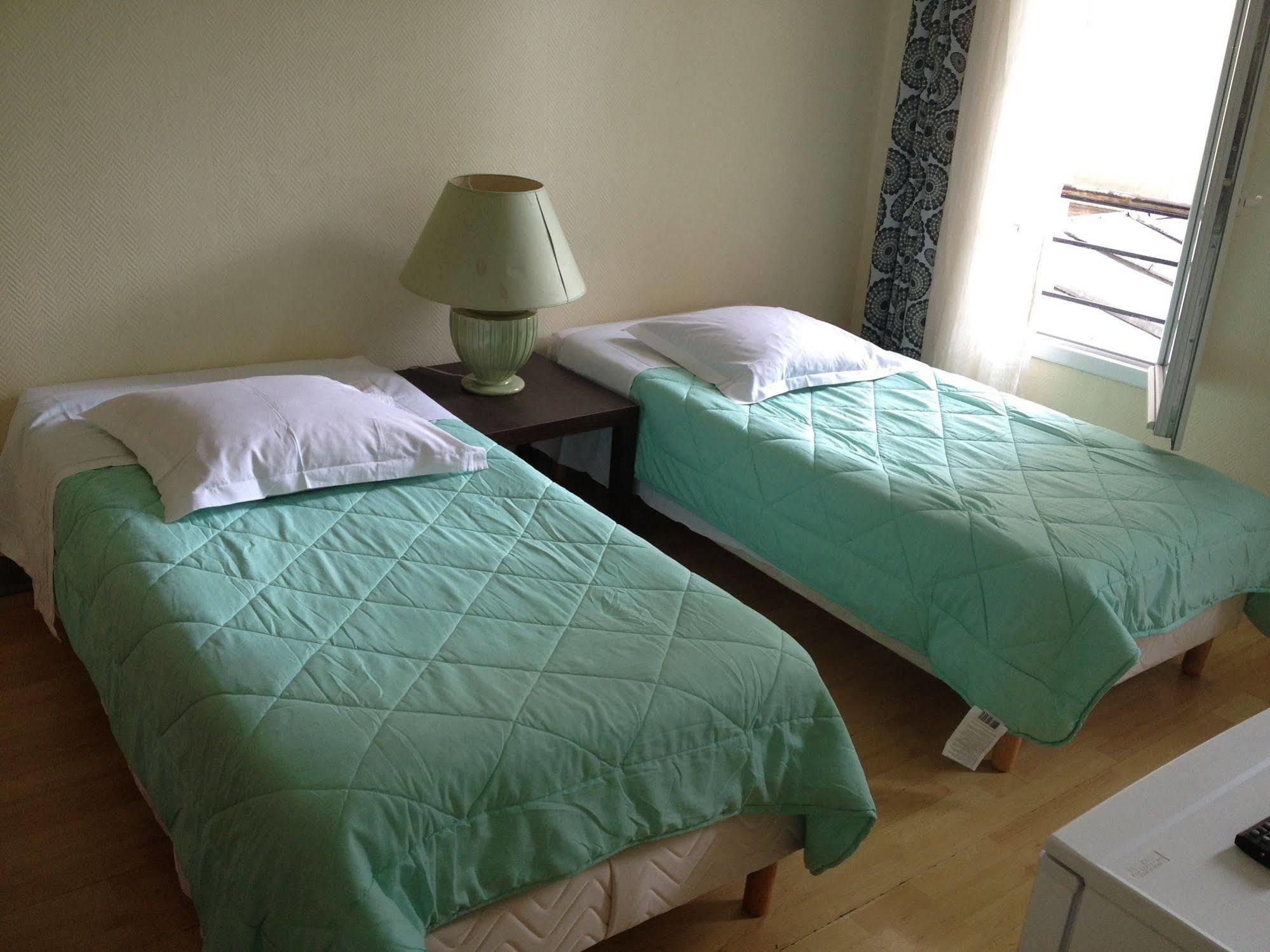 Au Royal Mad Hotel