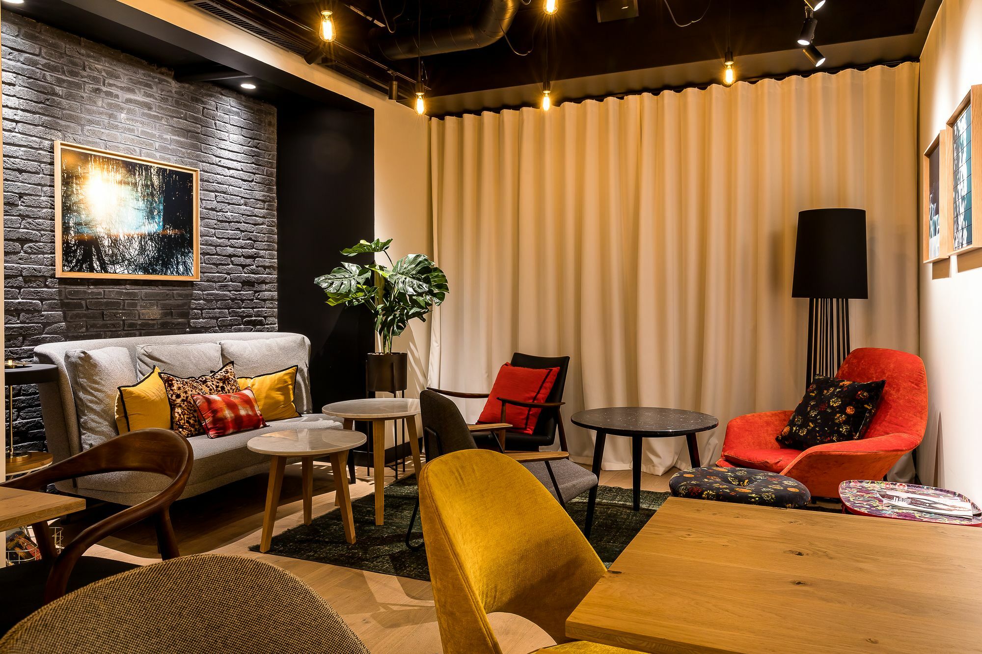 Laz' Urbain Hotel