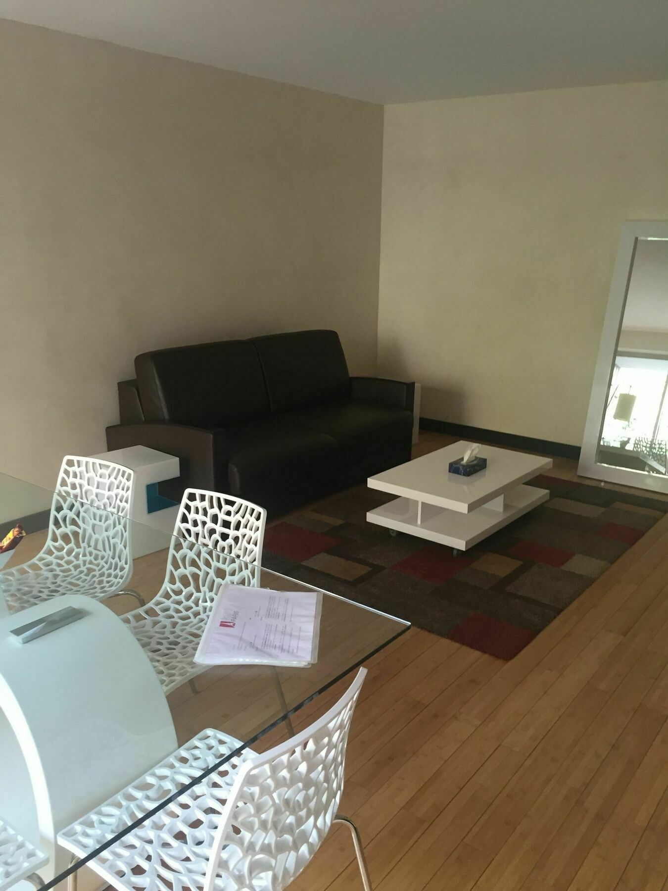 Short Apartamento Paris