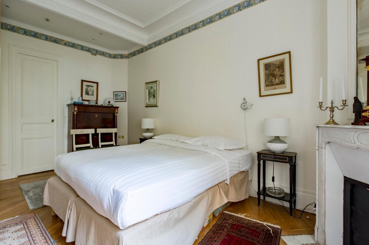 Veeve - Enchanting Murals By Trocadero Gardens Apartment Paris